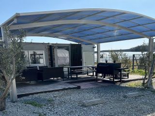 大型カーポートを設置いたしました。BBQをお楽しみいただけます。