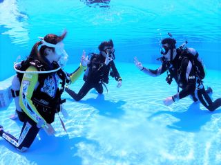 ☆ダイビングは慣れるまでレンタルを使用しましょう☆ ☆海洋実習は土曜日〜日曜日で開催!! 学科はご自宅でeラーニング