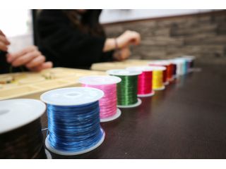 願いが叶うかも パワーストーンで作る天然石ブレスレット手作り体験 0種類以上の天然石ビーズ パーツを使い世界に一つのオリジナルブレスレットを作り ませんか カップル 女性 ファミリーにおすすめ 天然石工房cue じゃらん遊び体験