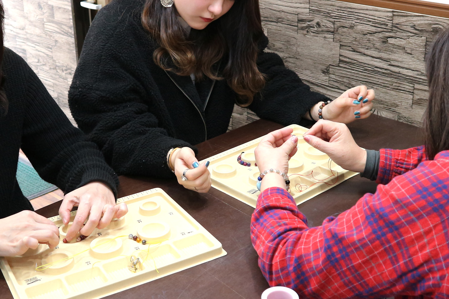 【願いが叶うかも!パワーストーンで作る天然石ブレスレット手作り体験】~200種類...