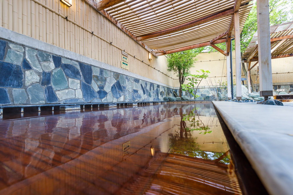 ごろりん湯:流れるお湯の上にごろりんと寝ころび、休息のひとときを