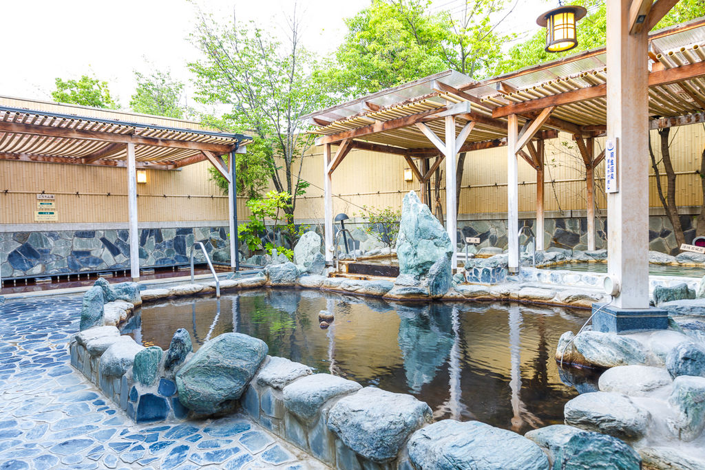 源泉かけ流しの露天風呂♪