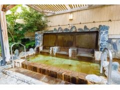 座湯:背もたれより湯があふれ出て、体を温めます♪