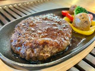 天空レストランで和牛100%ハンバーグランチ