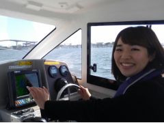 免許がなくてもOK!操船体験のおまけ付き♪