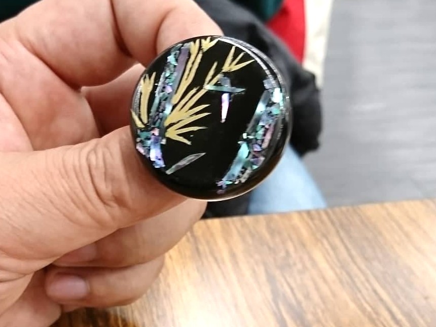 螺鈿と金粉も使用できます。