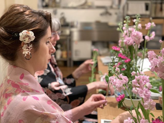 京都 烏丸御池 駅近 築140年の京町家にて京都ならではの花材で生ける華道体験 和文化体験教室さくら じゃらん遊び体験 京都 烏丸御池 駅近 築140年の京町家にて京都ならではの花材で生ける華道体験 和文化体験教室さくら じゃらん遊び体験