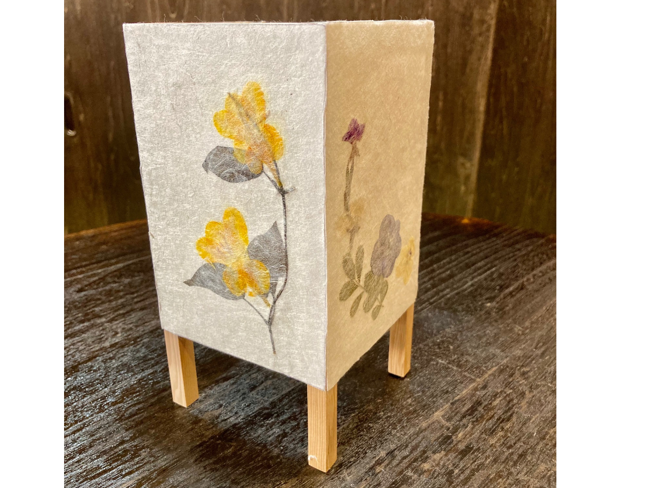 �͂���4���������āA�g�ݗ��Ă��؍ނɓ\�t���A�~�j����ǂ������܂����B�ċx�݂̎��R�H��ɂ������ł����B