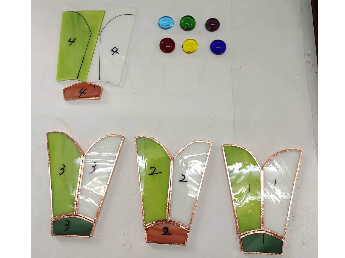 ܂ŏɁAICJb^[gāAKX؂K܂B ɁÃKXۂɐ؂Ă܂BKX̐F͐p^[pӂĂ܂B