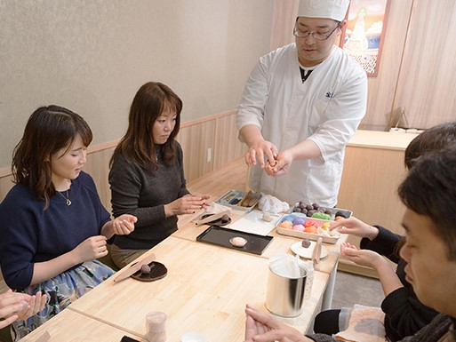 大阪 堺 和菓子教室 世界遺産 古墳のまち堺で和菓子作り体験 練りきり2個 まち家カフェ Sacay じゃらん遊び体験