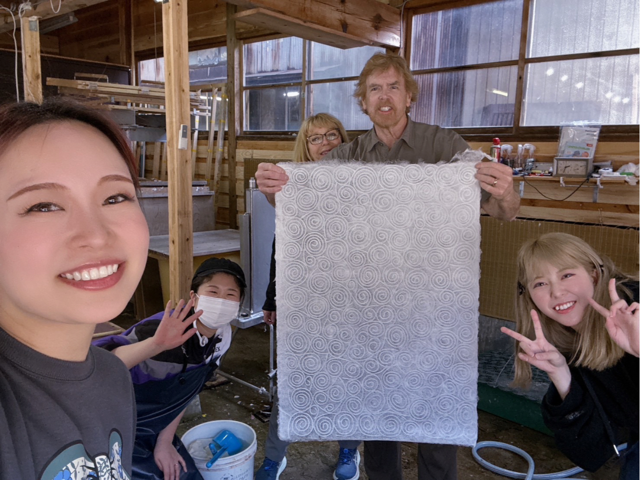 ‘’越前和紙,,本格紙漉き1枚(プラン2)‘’ここだけ,,の金型落水紙体験