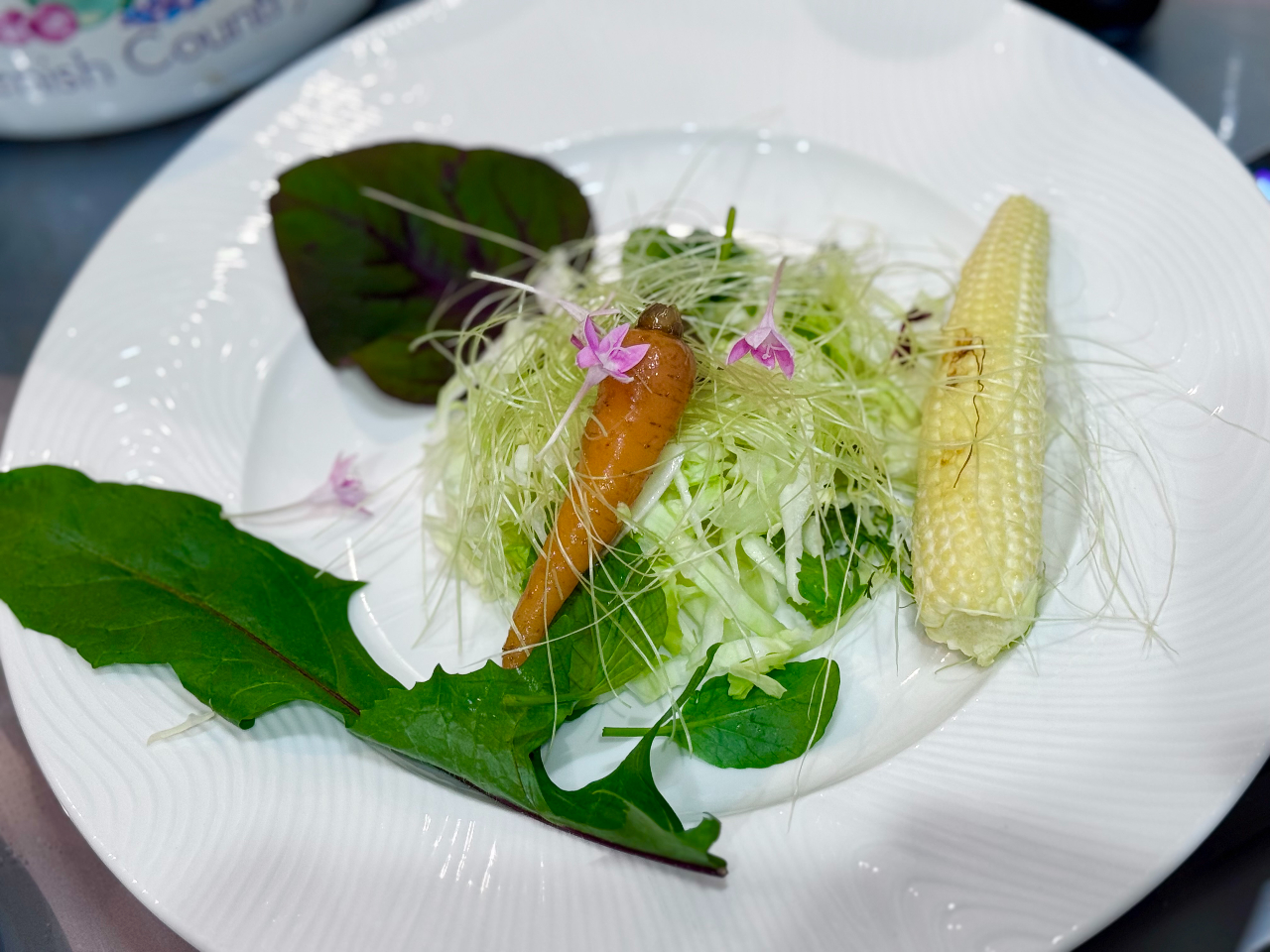 G߂̖؂gT_łBɓĂ؂͂̎ɂĕς܂B