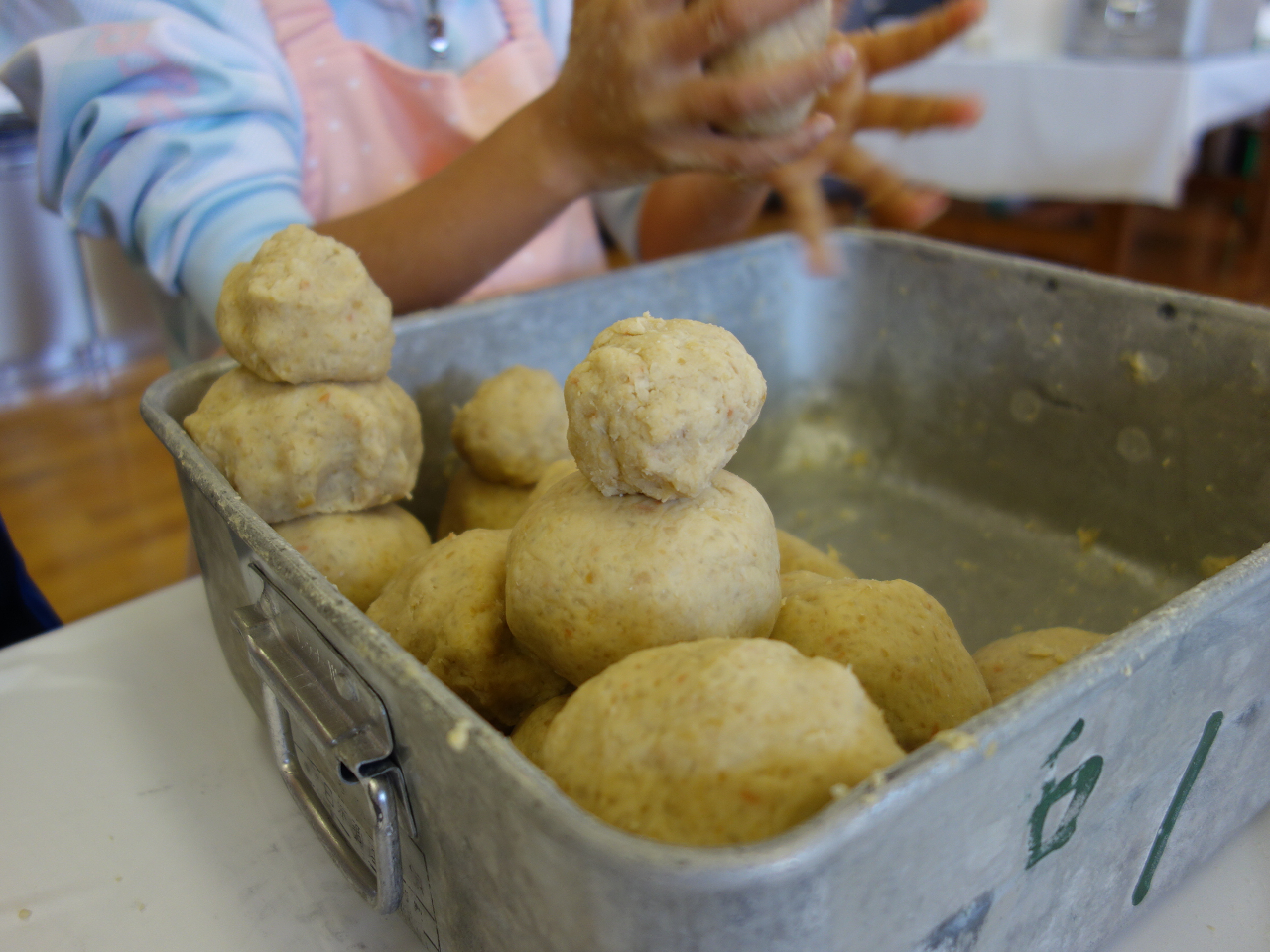 �������般���Ė��X�ʂÂ���B�����̎�ɍ��킹�ė͋������������B