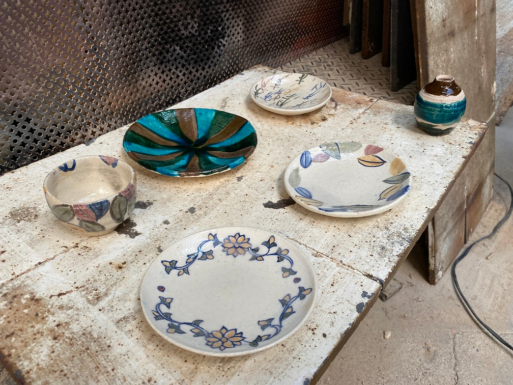 工房見学を終えたころ焼き上がった作品が目の前で窯から出てきます!