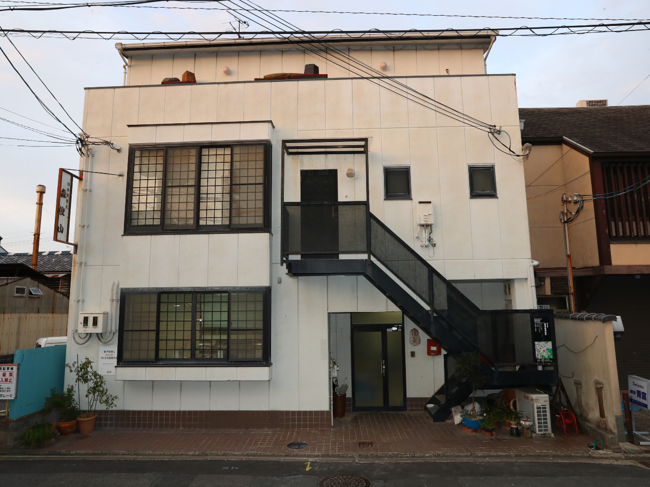 「俊山窯」の工房の外観です