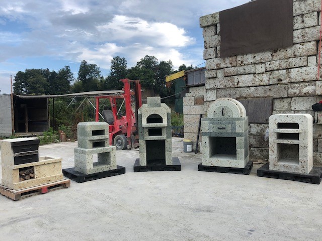 各種ピザ窯を来場者様にのみ超特価にて販売しています。