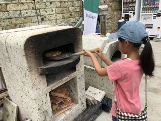 お子様もピザ焼き楽しめます♪