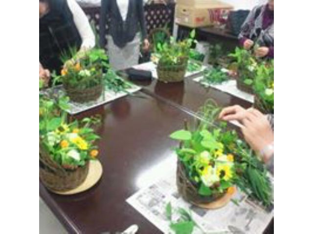 フラワーアレンジメントレッスン 季節の花で作る世界に一つだけの花 大切なあの人へのプレゼントにも最適 カップルや女性同士でお越しください Snow Drop スノードロップ じゃらん遊び体験 フラワーアレンジメントレッスン 季節の花で作る世界に一つだけの花 大切なあの人へのプレゼントにも最適 カップルや女性同士でお越しください Snow Drop スノードロップ じゃらん遊び体験