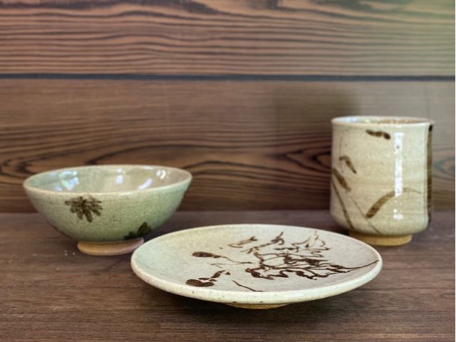 出来上がりの絵唐津作品(サンプル)
