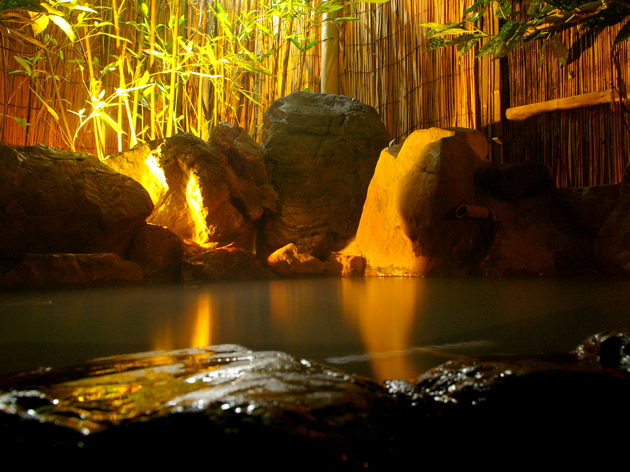 貸切露天風呂・夜の雰囲気。夜はまた違った雰囲気でお楽しみいただけます