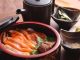 【お食事処】ご当地グルメのニュースター!「びわますのひつまぶし」。刺身・漬け・炙り・煮付とご飯を書き込み、〆はお出しを入れてお召し上がりいただきます♪