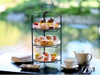 《カフェブリエヴェール》春を先取り!ガーデンアフタヌーンティー♪【庭園自由散策付き】