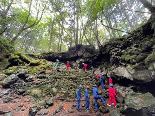 青木ヶ原樹海散策&洞窟探検ツアー。