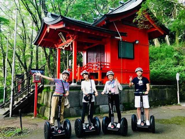 九頭龍の森にはパワースポットが点在し、多くの人々に金運守護、商売繁盛、縁結びの龍神様として崇められている九頭龍神社も参拝できます。