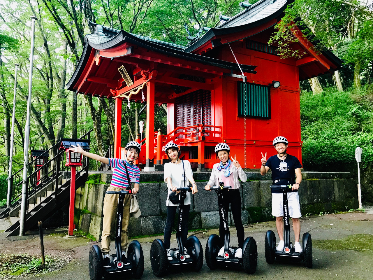 㓪̐Xɂ̓p[X|bg_݂A̐lXɋ^AɐAт̗_lƂĐ߂Ă㓪_ЂQqł܂B