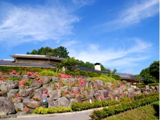 里山にある布施温泉。雪は少ないエリアですが、雪が降るときれいな景色に。