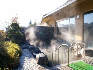 露天風呂は2種類、毎週木曜日に男女入替え