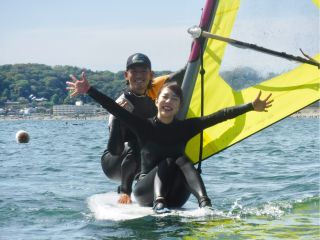 誰でも1日で鎌倉の海の上を自由にウィンドサーフィンで走れるようになります!!