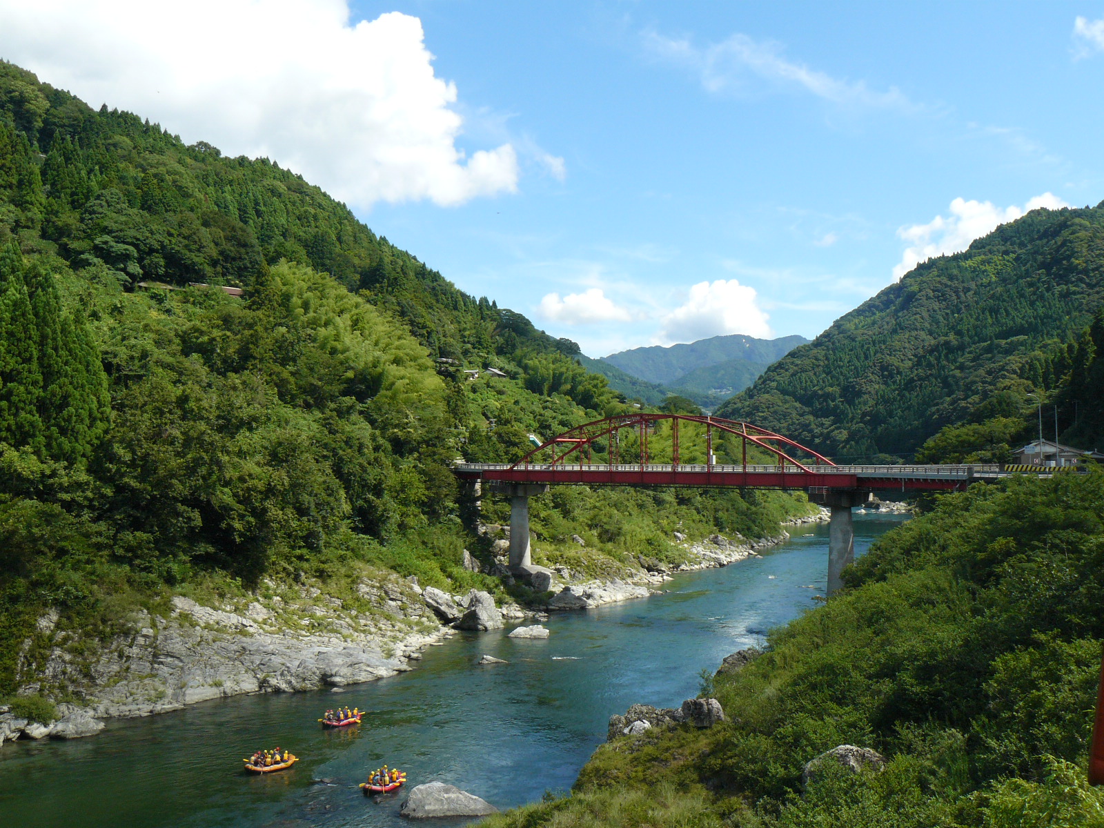 �l���g���̃��t�e�B���O�R�[�X�͂ƂĂ��Y��Ȍi�F�������܂��B