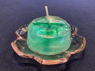 ぷるるんとしたやわらかい透明なゼリー状のろうそくです