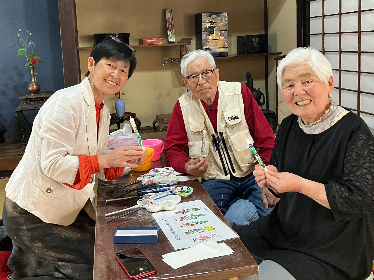 絵付け体験後の記念撮影