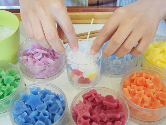 オリジナルキャンドル作り 超簡単 可愛い模様でカラフルに 自由研究 ファミリー旅行に カップルで 女性同士の旅に 素敵な夏の思い出作ろう コロナ対策万全 ハーブ庭園旅日記 富士河口湖庭園 じゃらん遊び体験