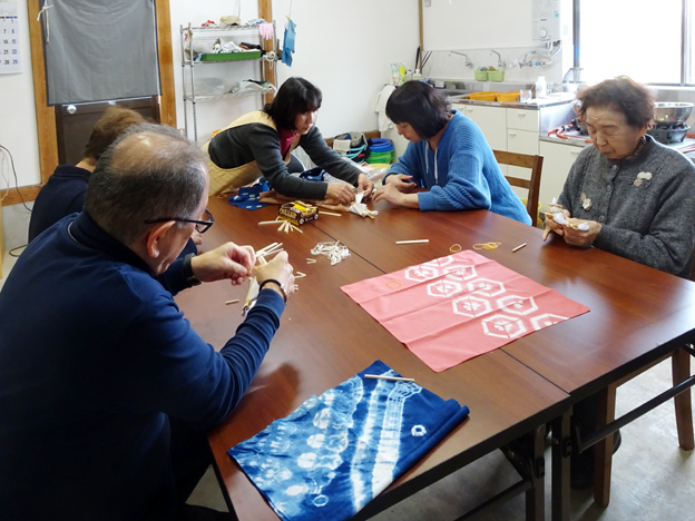 �����ؖȃn���J�`��܂肽����Ŗ͗l���i��܂��i���蔢�ȂǂŒ��ߕt����j