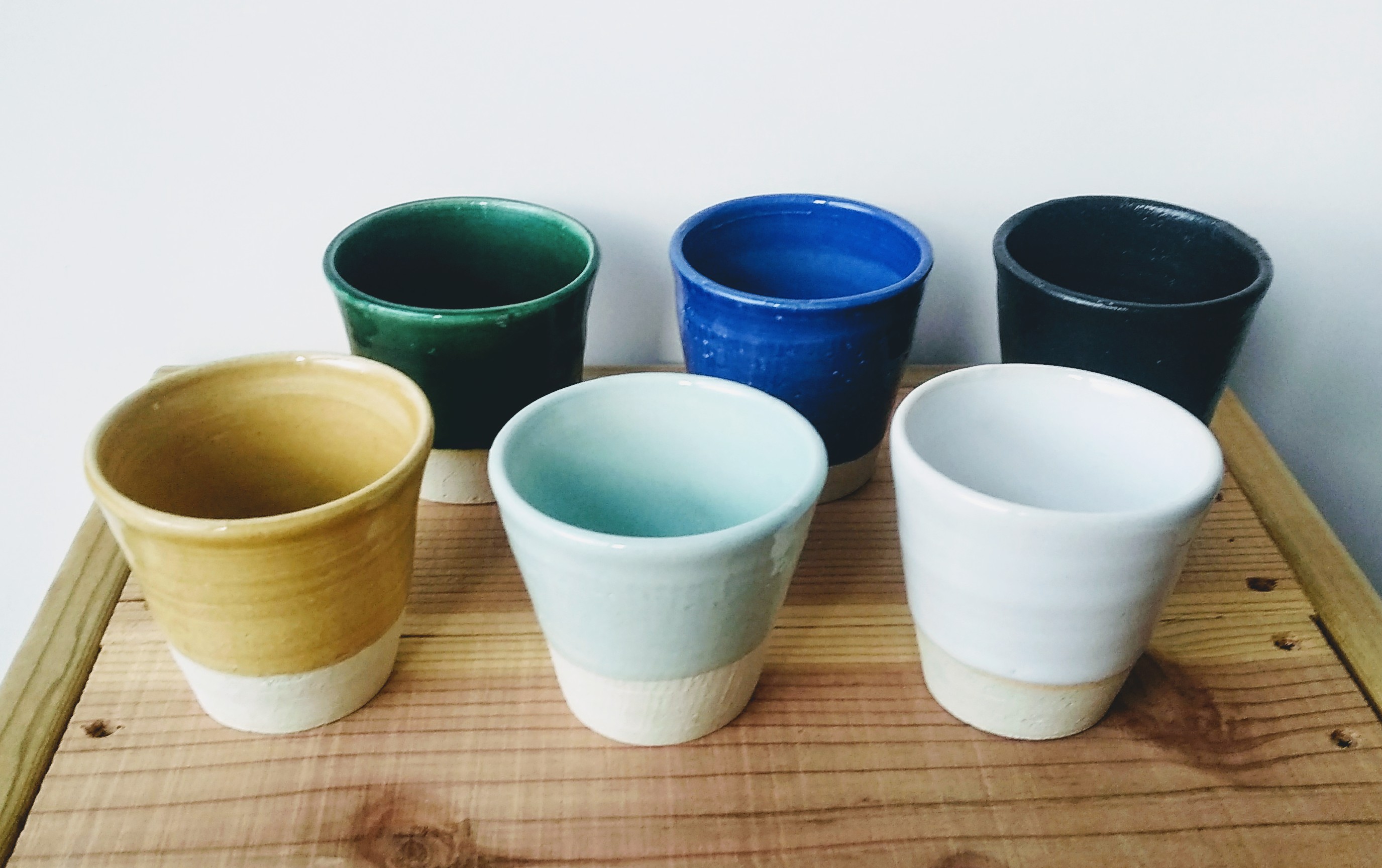 釉薬(色)は10種類から選べます。お好みの色を選んでください。