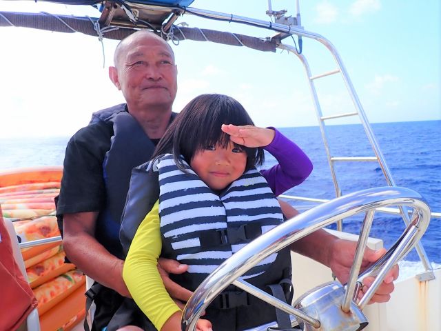 ちびっこ船長!船長体験プログラムもあるから船を操縦できる!
