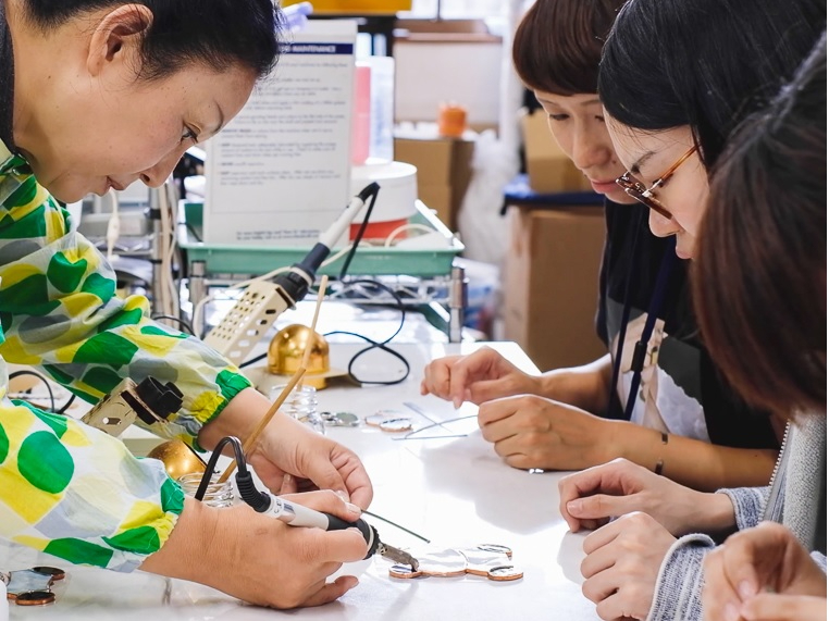 iÂ̍HЂƂȂ炷߂Ă䂫܂