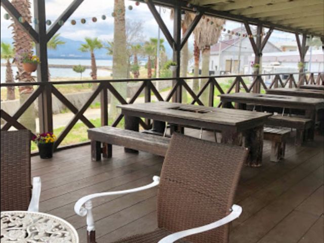 屋根付きのテラスで雨でも安心♪