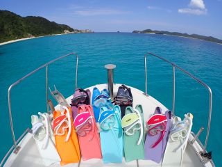 無料レンタル:カラフルなシュノーケルセット