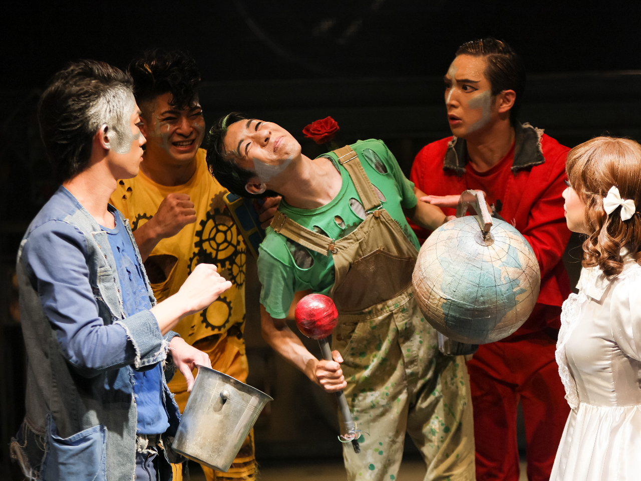 F̃{Cĥ̓}WVB lqǂy߂}WbNŊϋq𖣗܂B