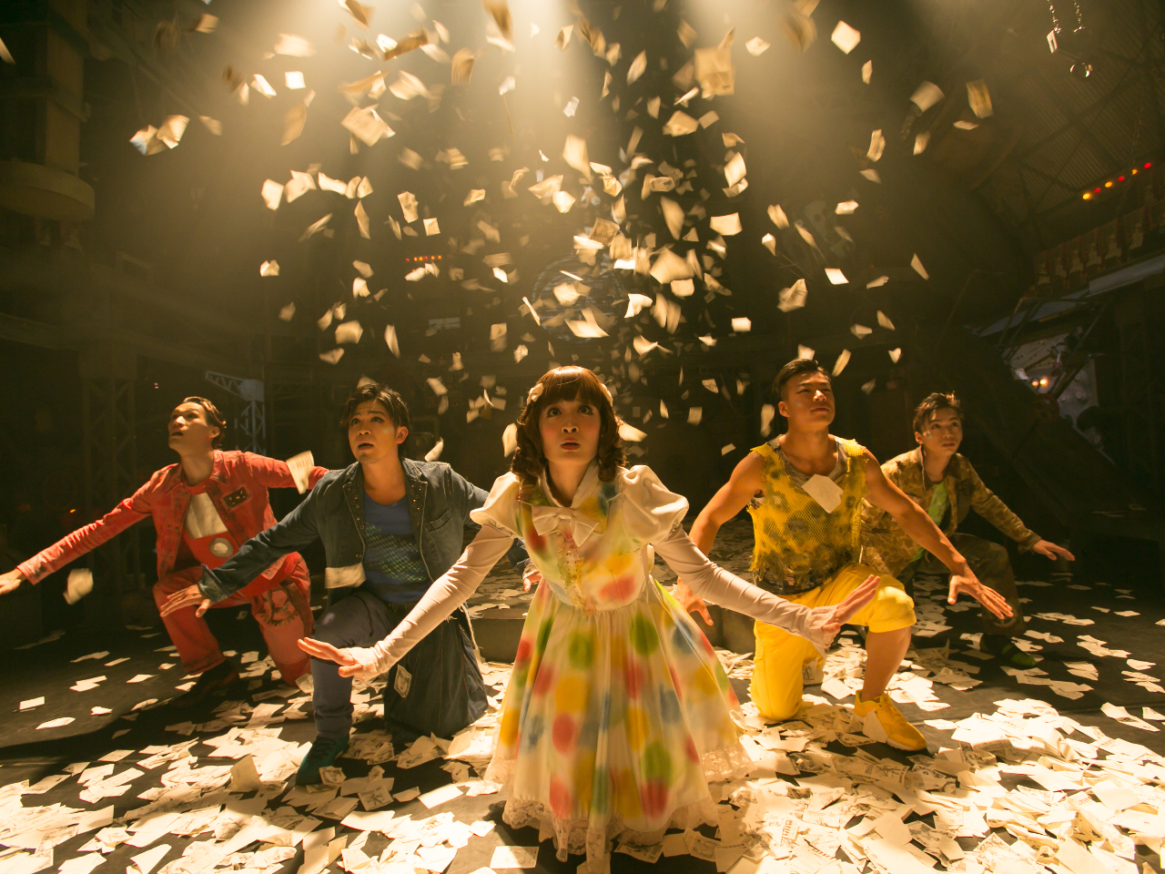 t@\ƁAʂ̎łĂ肪ʐ^ɁB 