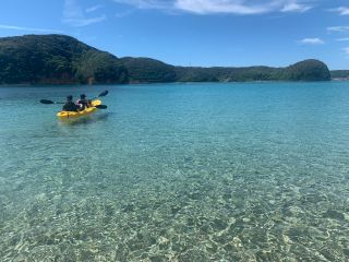 カヤックでグラデーションに染まる海を爽快に!