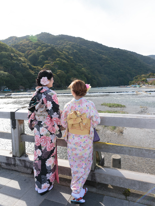 上品　ブランド京都嵐山よしむら　東京新宿伊勢丹購入　　単衣　浴衣　金魚　さんご柄 上品 ブランド京都嵐山よしむら 東京新宿伊勢丹購入 単衣 浴衣