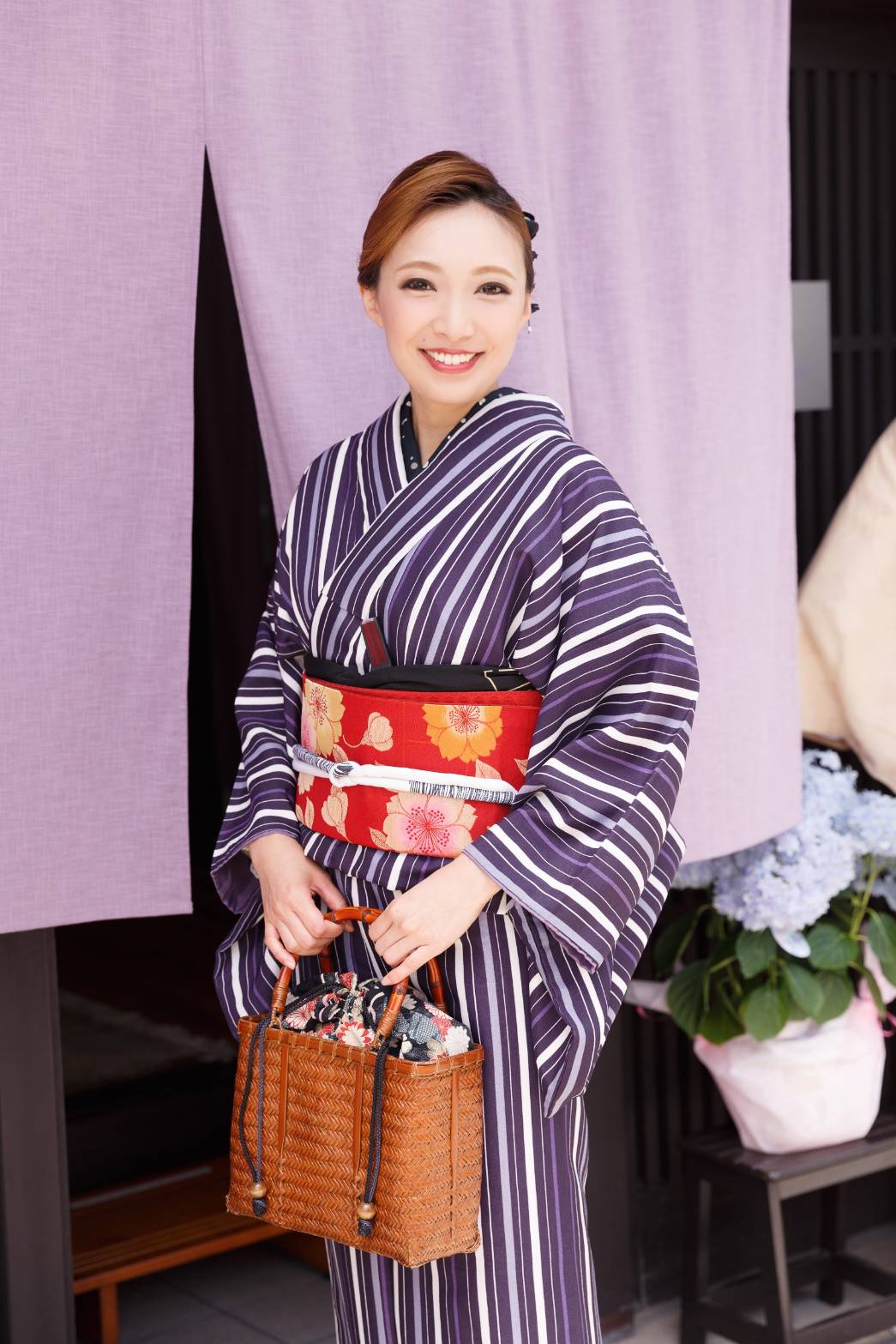 上品　ブランド京都嵐山よしむら　東京新宿伊勢丹購入　　単衣　浴衣　金魚　さんご柄 上品 ブランド京都嵐山よしむら 東京新宿伊勢丹購入 単衣 浴衣