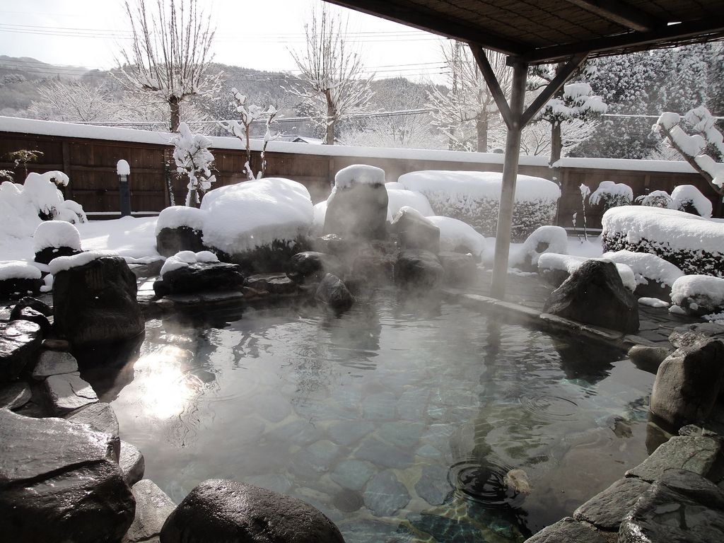 冬の雪見露天風呂