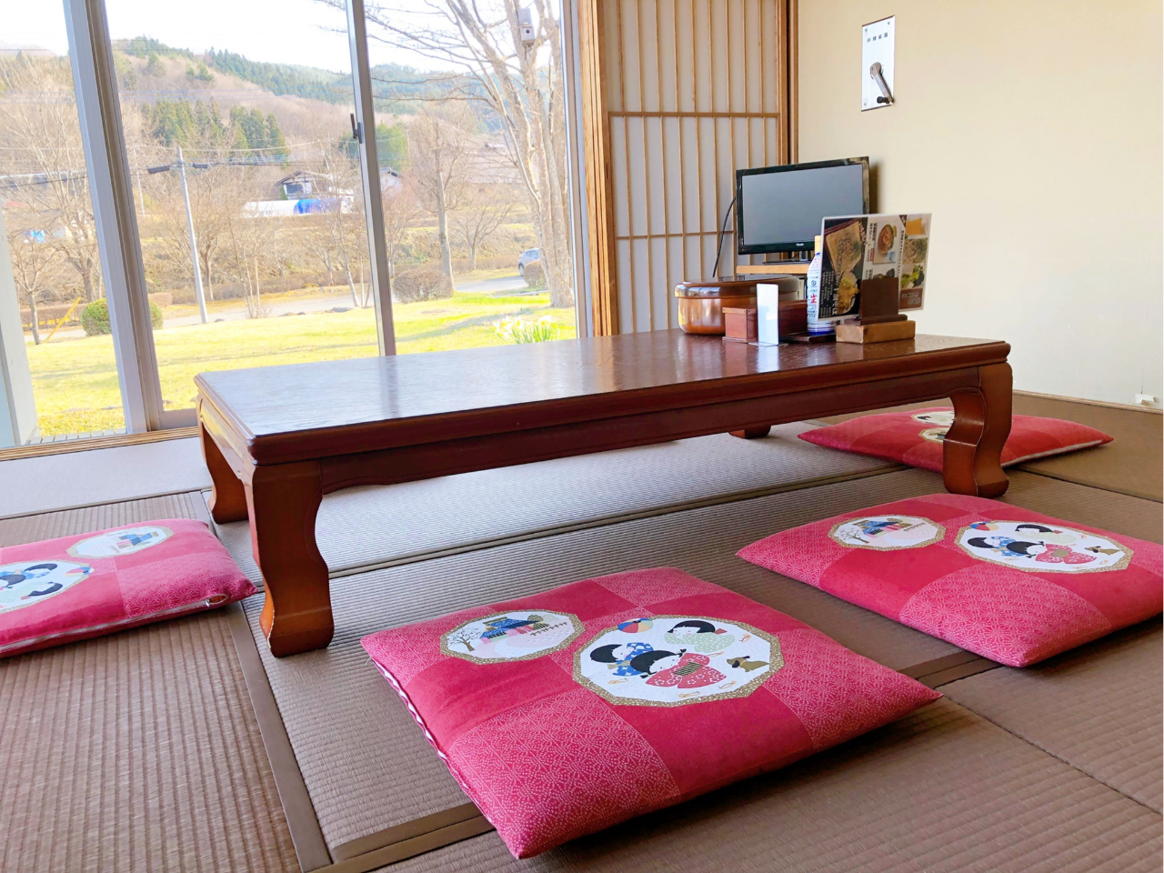 ł̂тAH₨Qł܂BiʗFPԂUOO~j