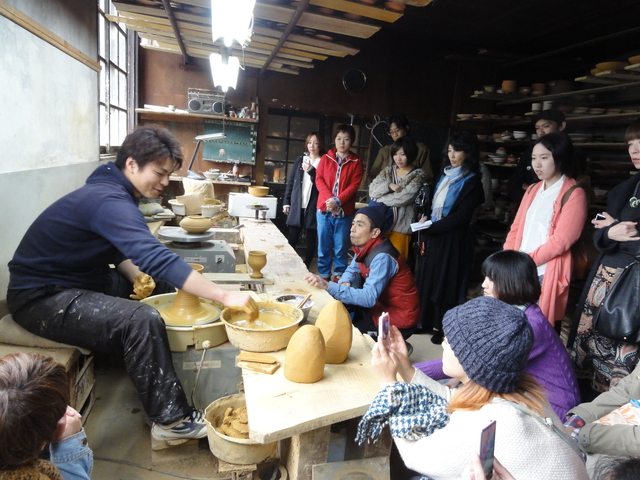 ē2l8l܂ŁAq߂όɂē\ł